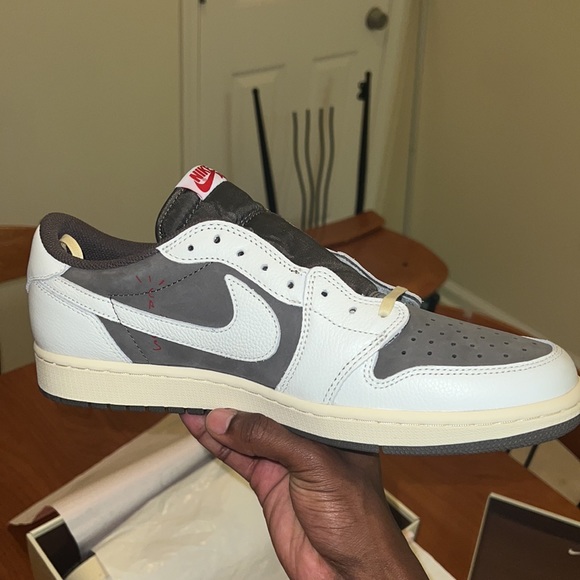 deadstock travis scott jordan 1